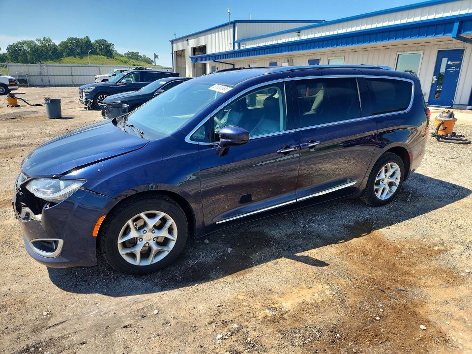 CHRYSLER PACIFICA 2019 with VIN 2C4RC1EG7KR548449 - Photo from auction