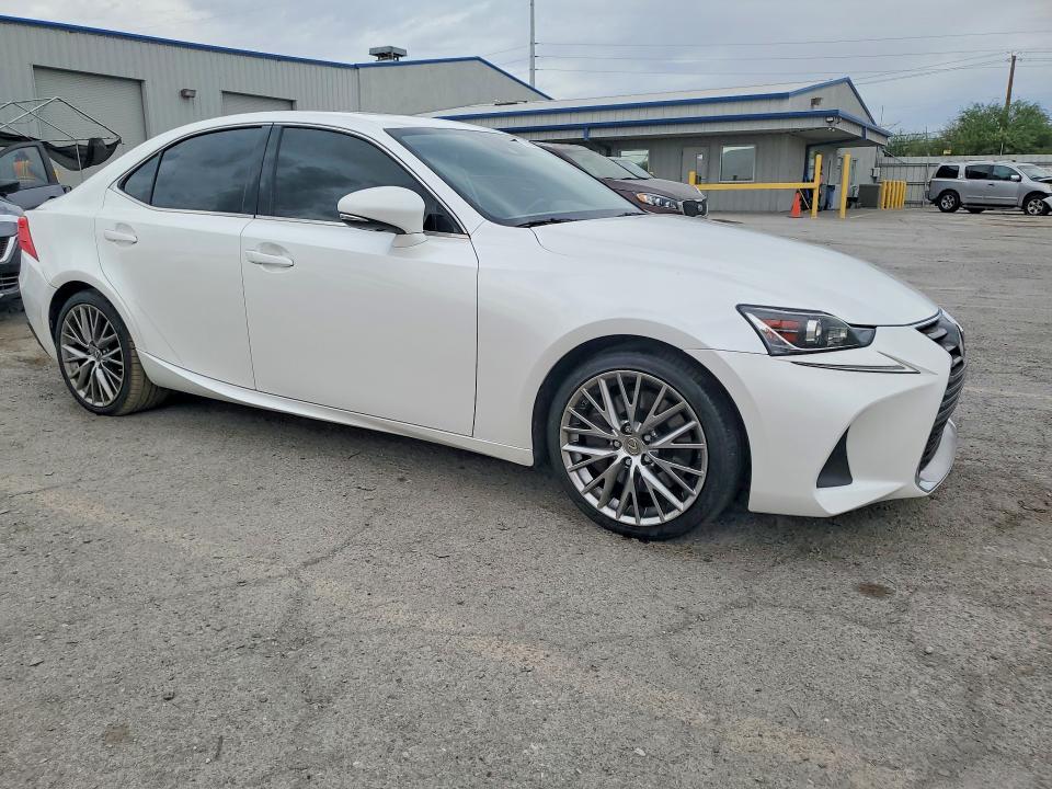 Photo 4 from auction – 2017 LEXUS IS with VIN JTHBA1D2XH5040414