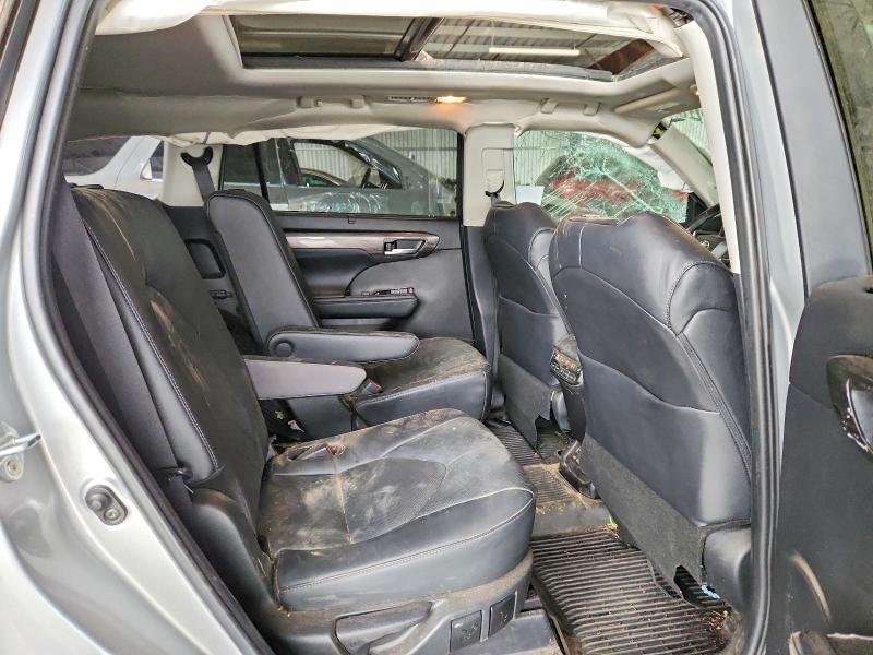 Photo 11 from auction – 2024 TOYOTA HIGHLANDER with VIN 5TDKDRBH6RS564329