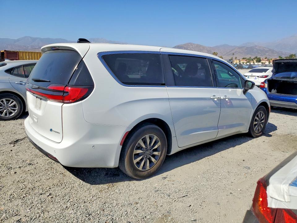 Photo 3 from auction – 2025 CHRYSLER PACIFICA with VIN 2C4RC1S70SR500201