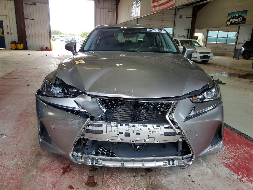 Photo 5 from auction – 2019 LEXUS IS with VIN JTHC81D25K5035550