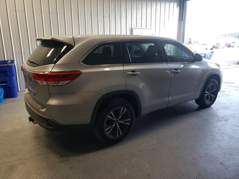 Photo 3 from auction – 2018 TOYOTA HIGHLANDER with VIN 5TDZZRFH3JS257702