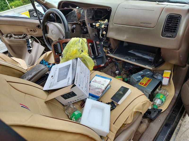 Photo 8 from auction – 1999 TOYOTA 4RUNNER with VIN JT3GN87R7X0106737