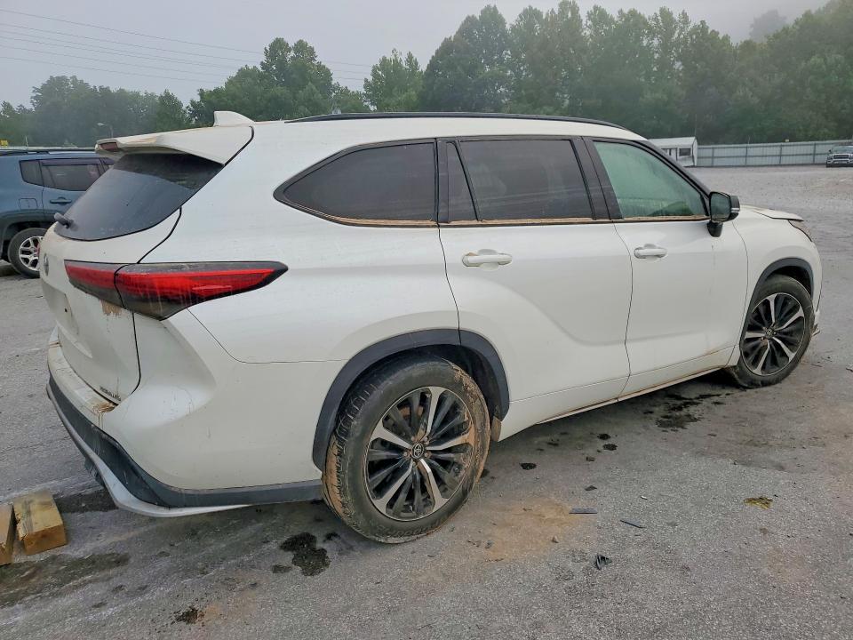 Photo 3 from auction – 2021 TOYOTA HIGHLANDER with VIN 5TDJZRBH2MS059216