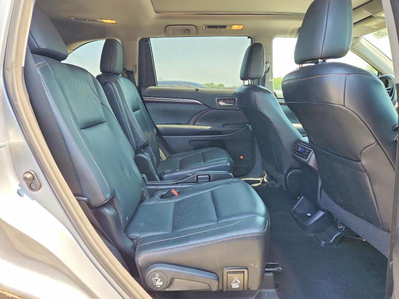 Photo 11 from auction – 2015 TOYOTA HIGHLANDER with VIN 5TDDKRFH6FS221928