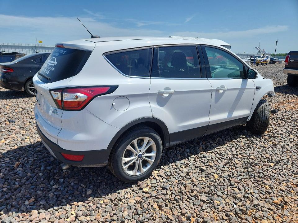 Photo 3 from auction – 2017 FORD ESCAPE with VIN 1FMCU0GD8HUE76944