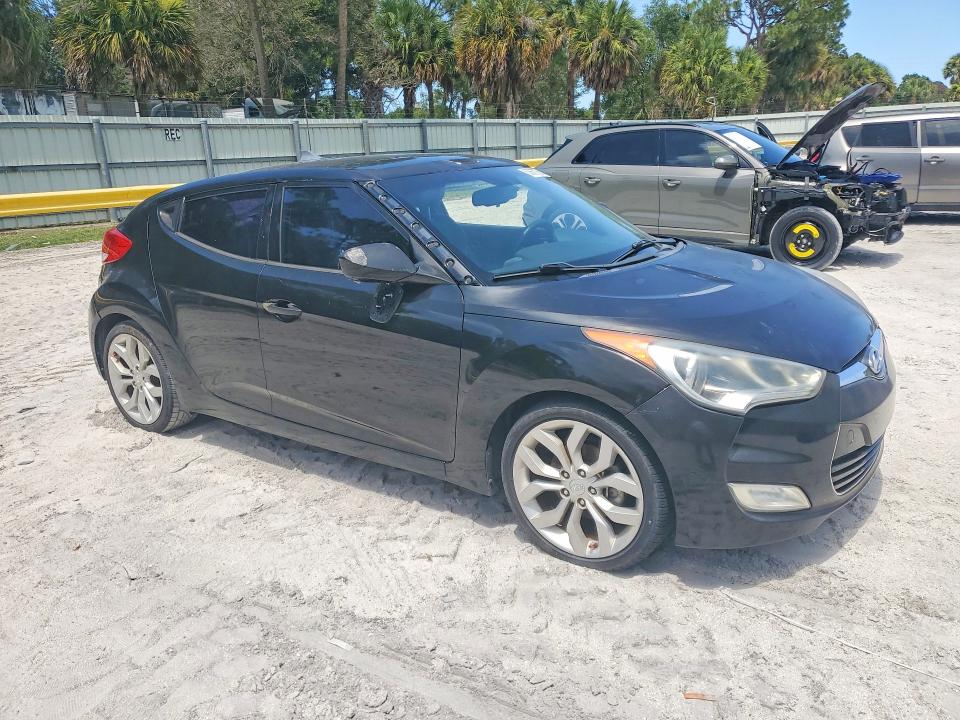 Photo 4 from auction – 2013 HYUNDAI VELOSTER with VIN KMHTC6AD9DU130880