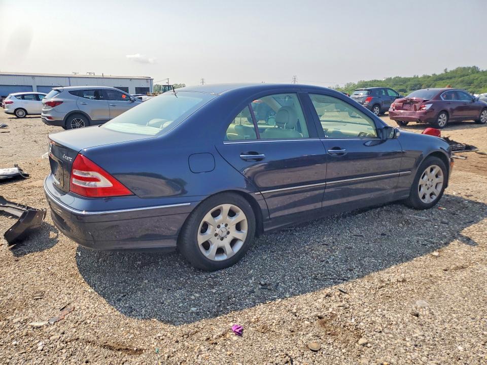 Photo 3 from auction – 2005 MERCEDES-BENZ C with VIN WDBRF81J95F613894