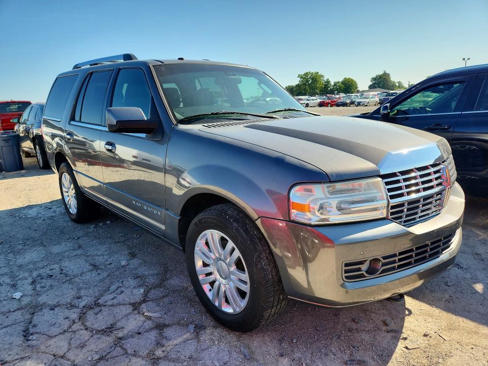 Photo 4 from auction – 2014 LINCOLN NAVIGATOR with VIN 5LMJJ2H5XEEL07269