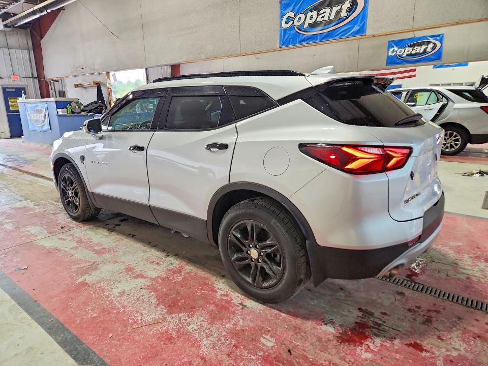 Photo 2 from auction – 2020 CHEVROLET BLAZER with VIN 3GNKBHR47LS682810