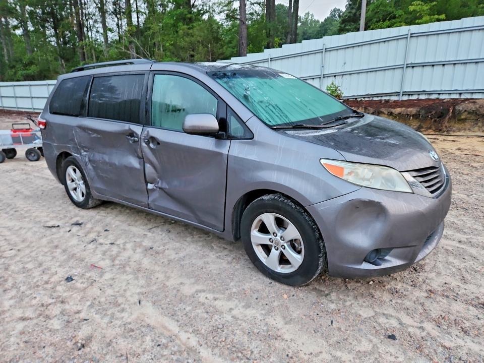 Photo 4 from auction – 2016 TOYOTA SIENNA with VIN 5TDKK3DCXGS734127