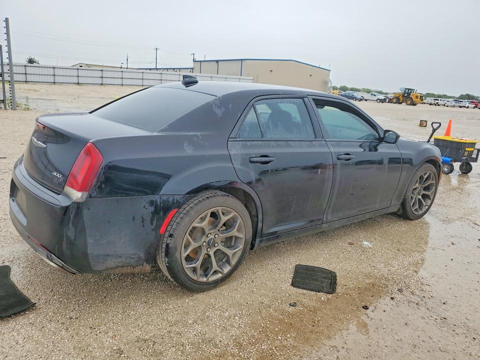 Photo 3 from auction – 2017 CHRYSLER 300 with VIN 2C3CCABG0HH596503