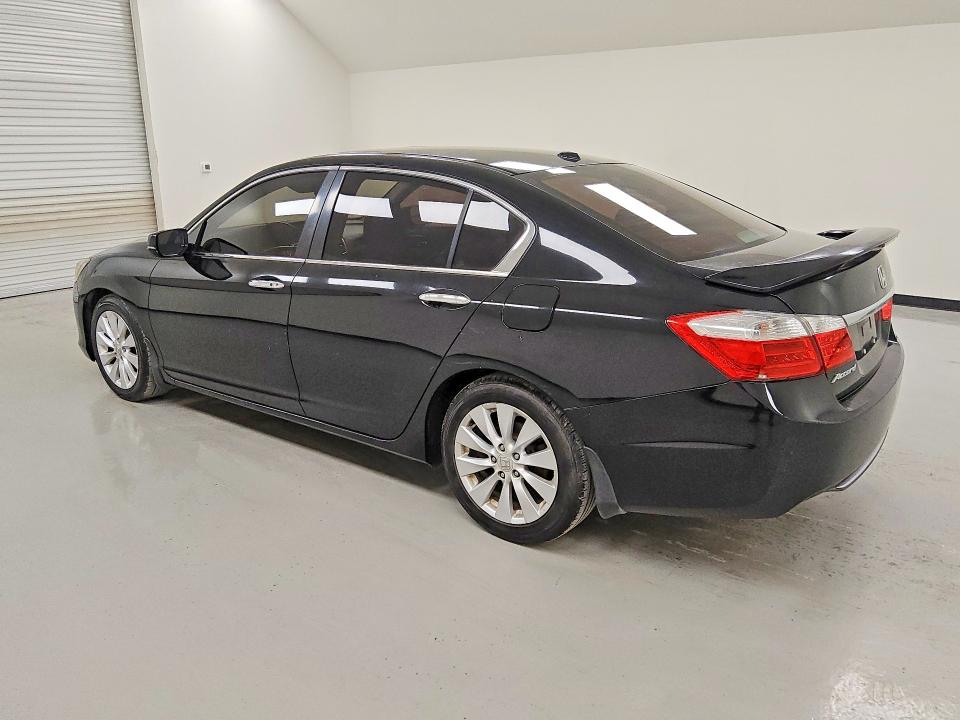 Photo 2 from auction – 2015 HONDA ACCORD with VIN 1HGCR2F87FA160005