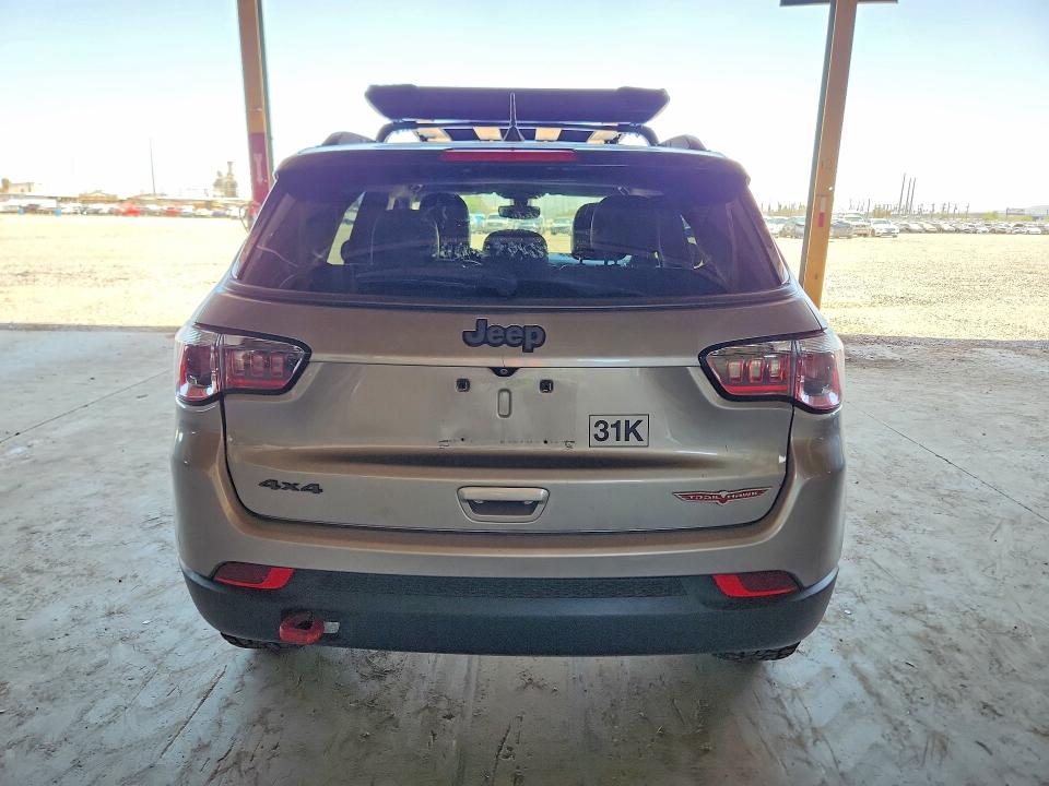 Photo 6 from auction – 2019 JEEP COMPASS with VIN 3C4NJDDB6KT617883