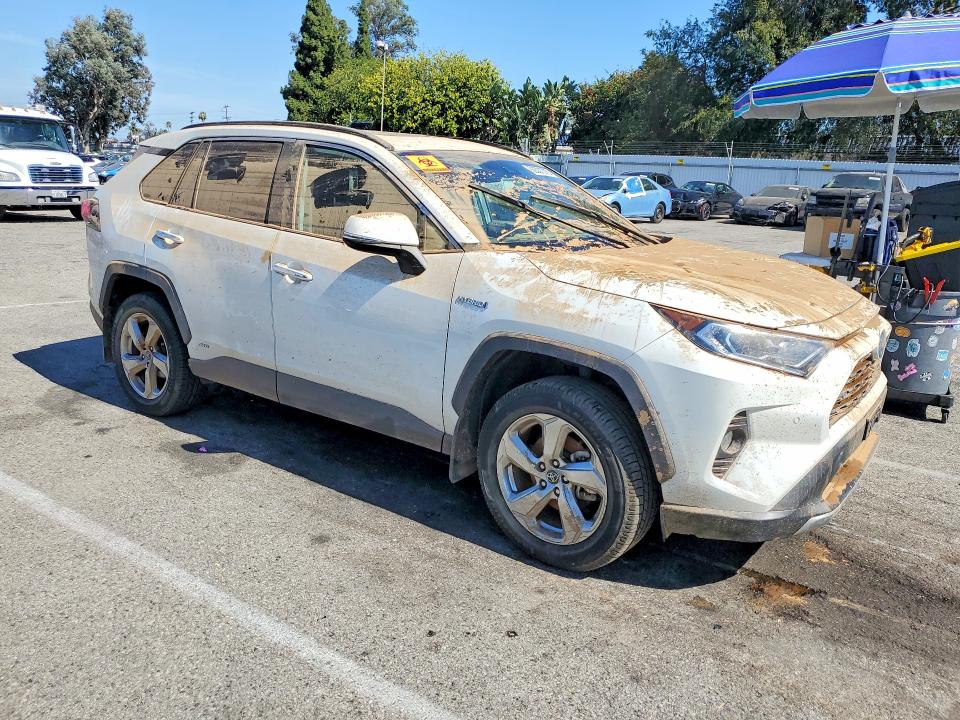 Photo 4 from auction – 2020 TOYOTA RAV4 with VIN 2T3DWRFV6LW068682