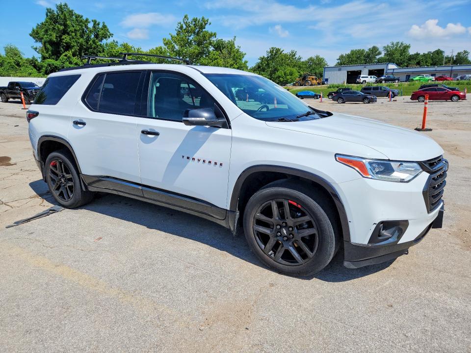 Photo 4 from auction – 2021 CHEVROLET TRAVERSE with VIN 1GNEVKKW4MJ205705