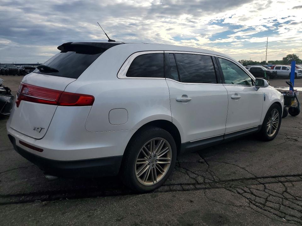 صورة رقم 3 من المزاد - 2017 LINCOLN MKT مع VIN 2LMHJ5AT5HBL01086