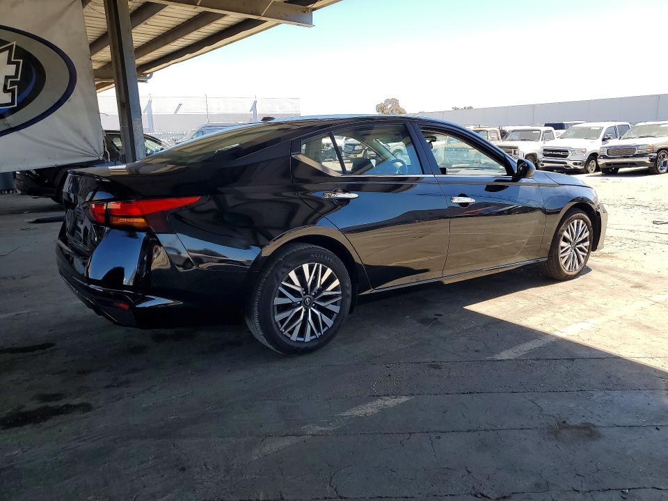 Photo 3 from auction – 2025 NISSAN ALTIMA with VIN 1N4BL4DV3SN429500