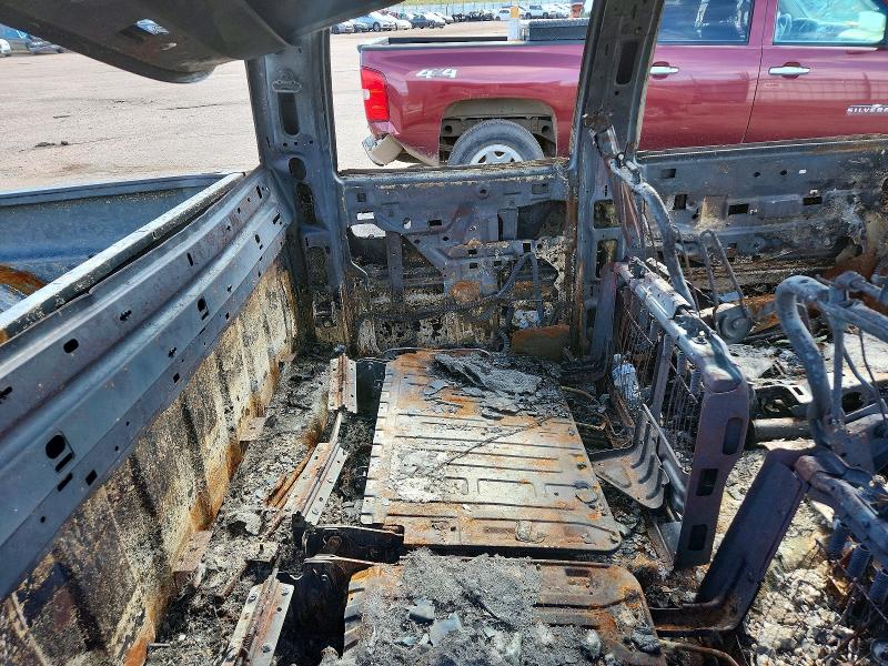 Photo 10 from auction – 2002 CHEVROLET SILVERADO with VIN 1GCHK23112F133377