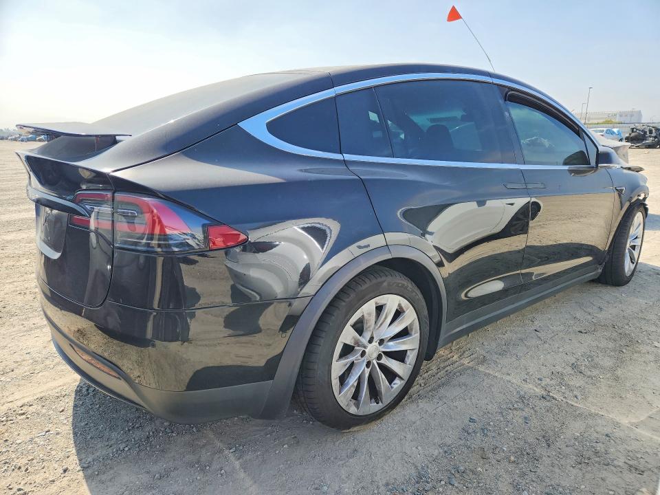Photo 3 from auction – 2018 TESLA MODEL X with VIN 5YJXCAE22JF126630
