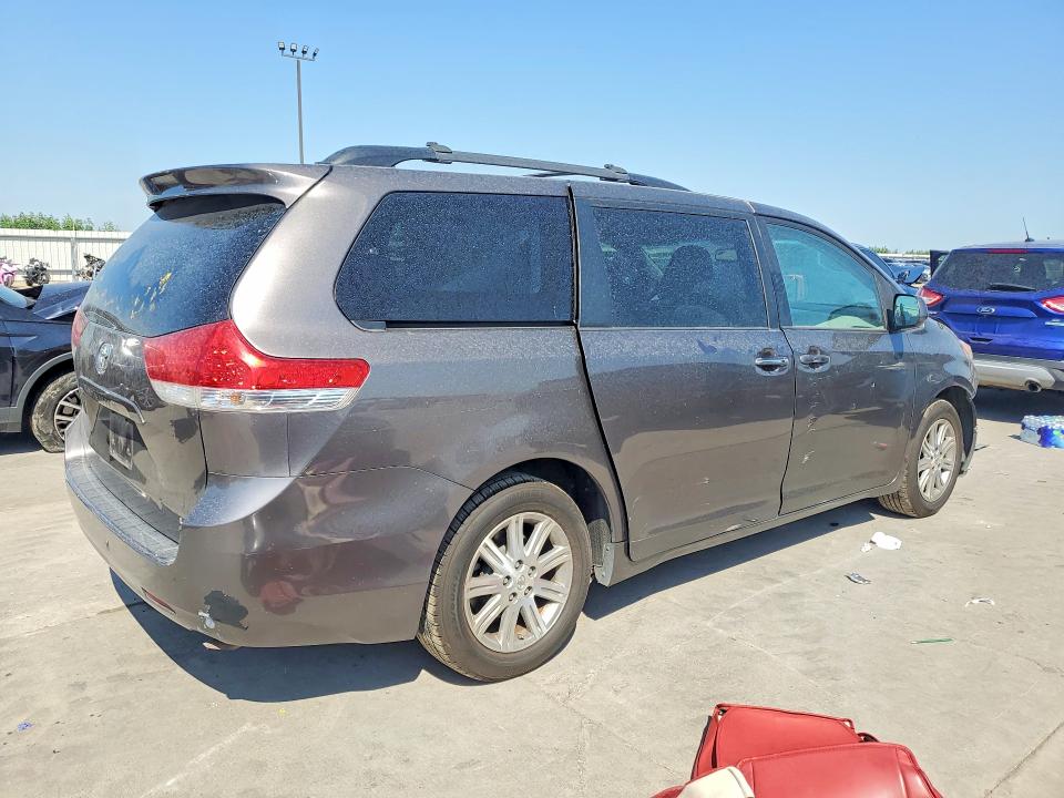 Photo 3 from auction – 2013 TOYOTA SIENNA with VIN 5TDJK3DC3DS062127