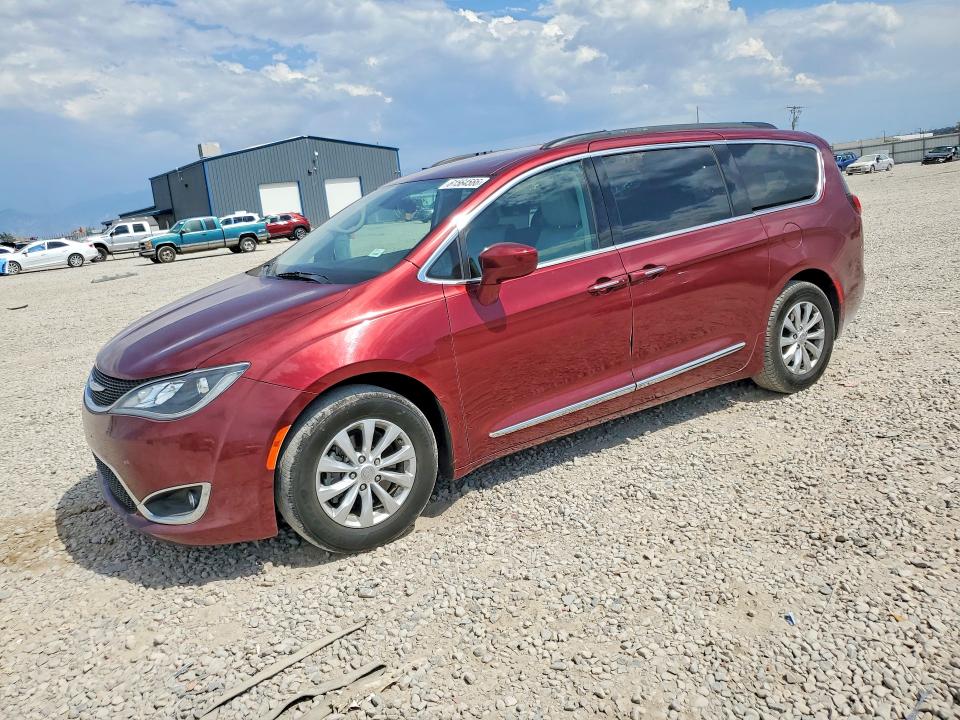 CHRYSLER PACIFICA 2017 with VIN 2C4RC1BG5HR778536 - Photo from auction