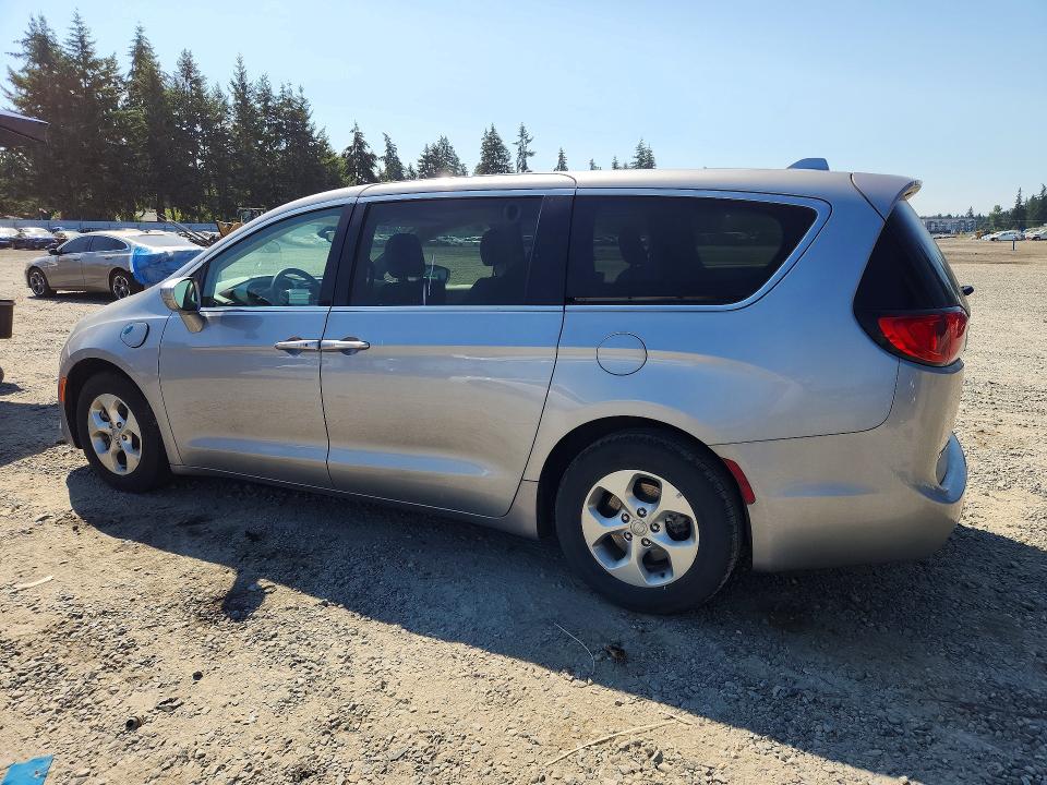 Photo 2 from auction – 2017 CHRYSLER PACIFICA with VIN 2C4RC1H75HR765082