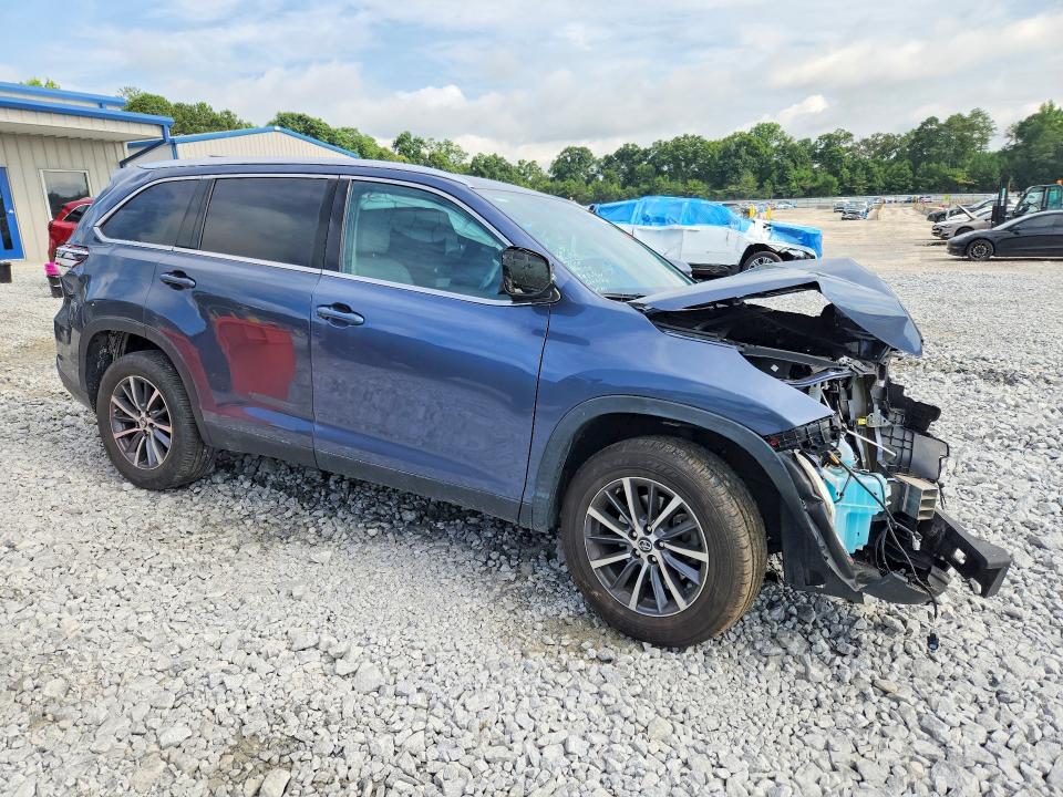 Photo 4 from auction – 2019 TOYOTA HIGHLANDER with VIN 5TDKZRFH4KS350795