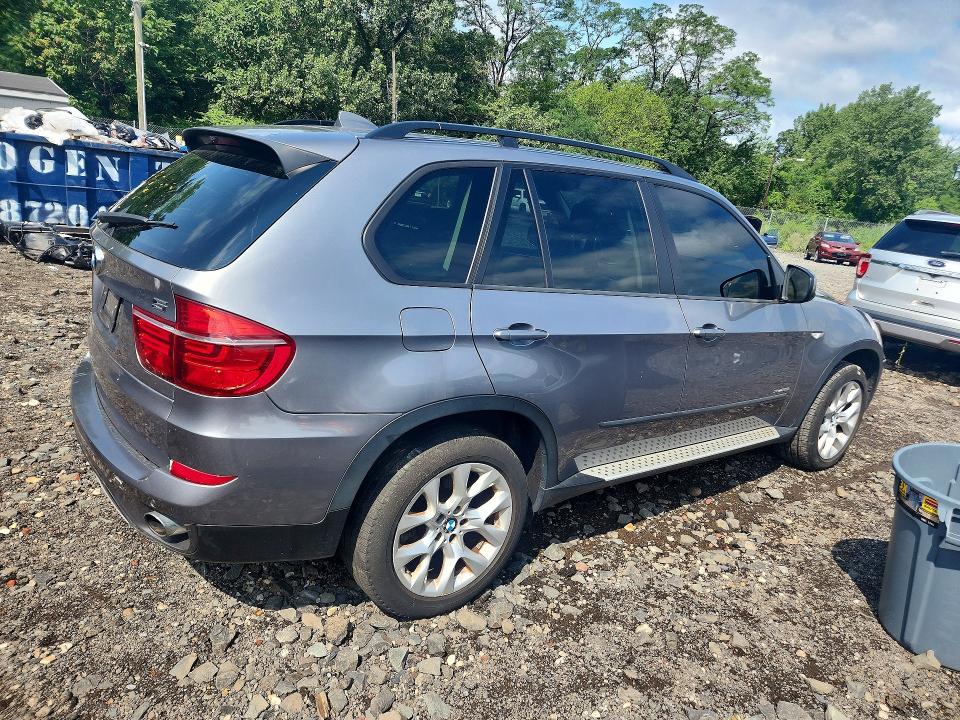 Photo 3 from auction – 2011 BMW X5 with VIN 5UXZV4C56BL407019