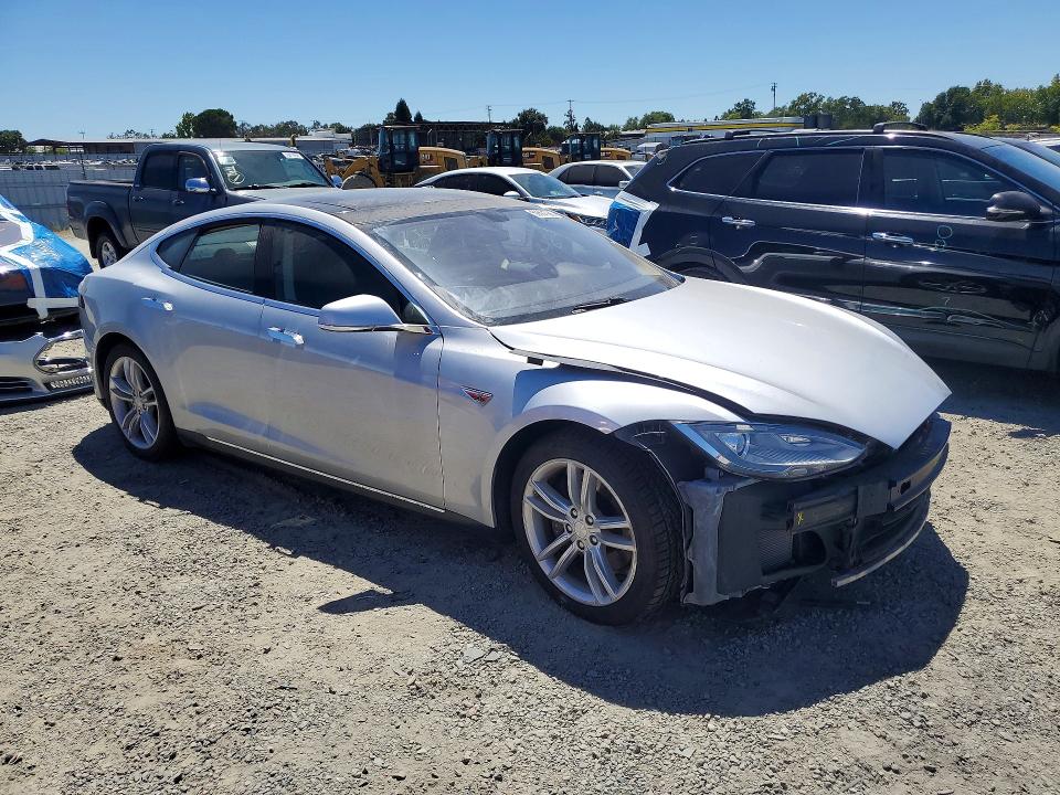 Photo 4 from auction – 2013 TESLA MODEL S with VIN 5YJSA1CN5DFP07170