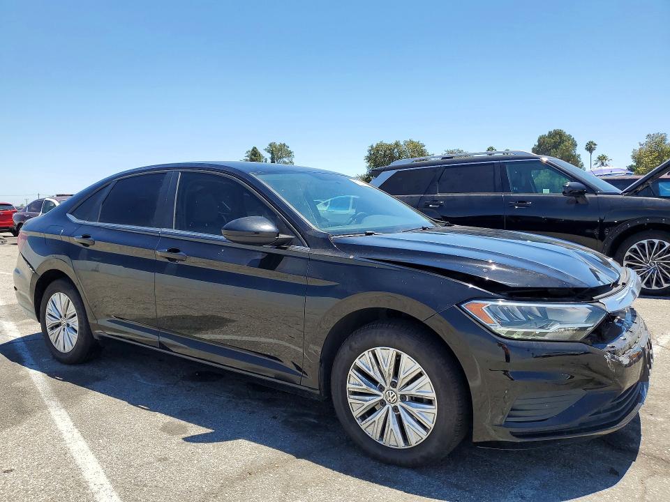 Photo 4 from auction – 2020 VOLKSWAGEN JETTA with VIN 3VWC57BU3LM090766