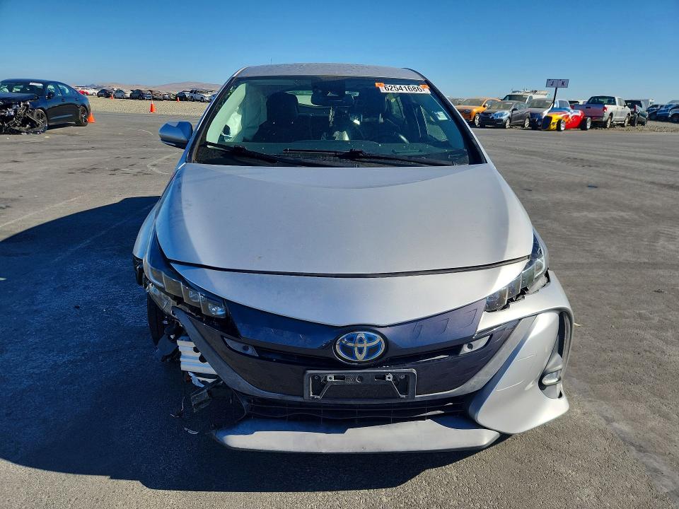 Photo 5 from auction – 2017 TOYOTA PRIUS PRIME with VIN JTDKARFP2H3034837