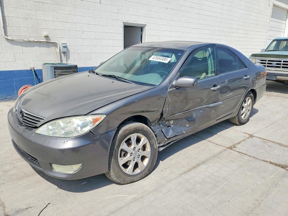 TOYOTA CAMRY 2005 with VIN 4T1BE30K55U584923 - Photo from auction