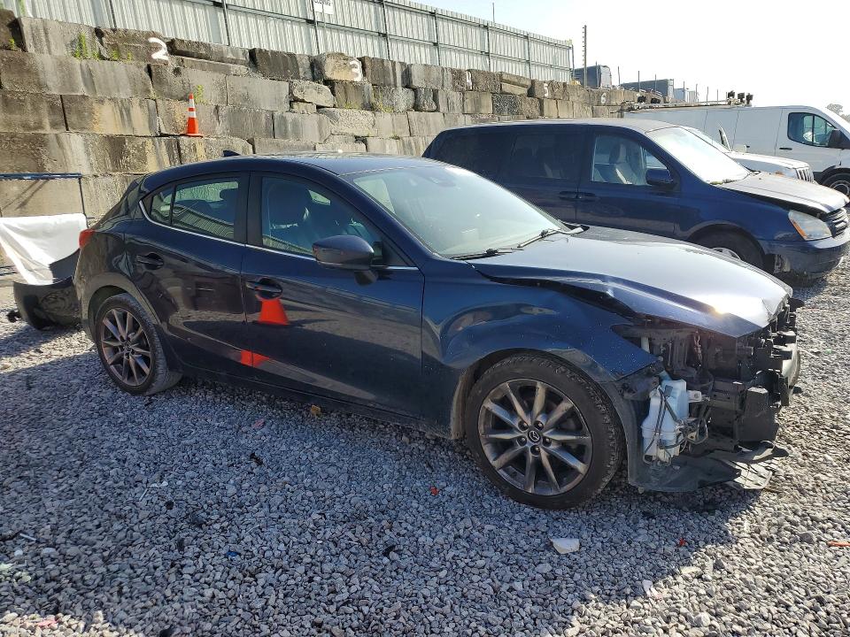Photo 4 from auction – 2018 MAZDA 3 with VIN 3MZBN1L30JM253966