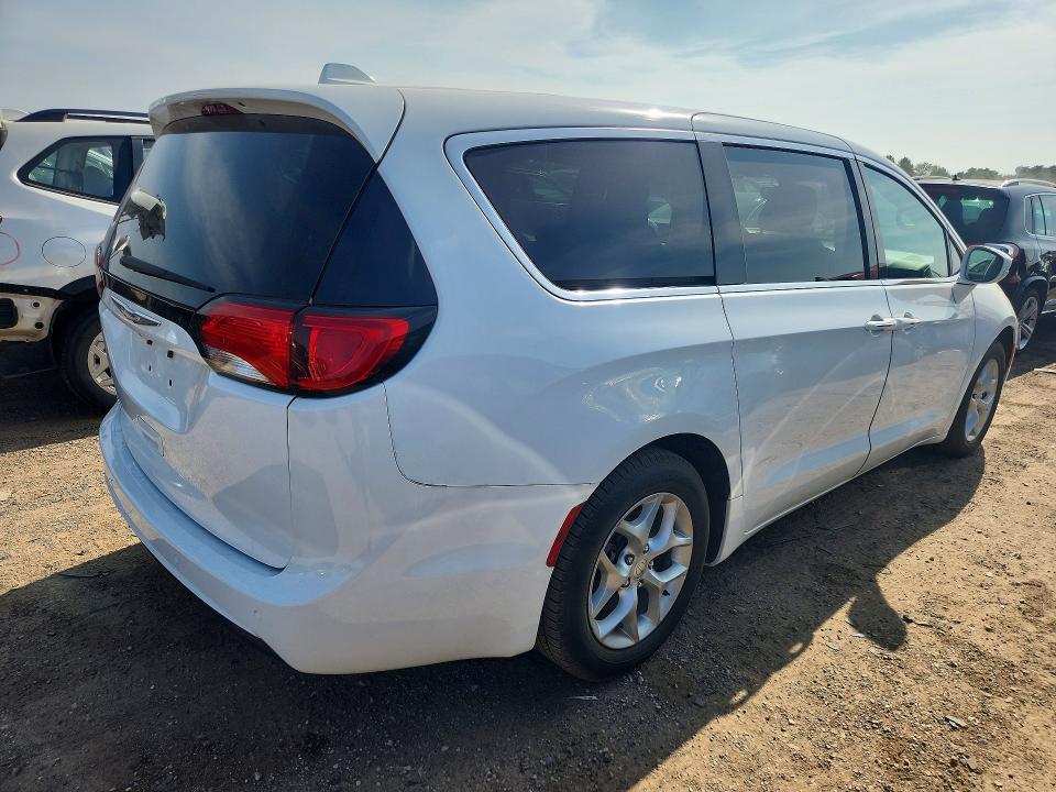 Photo 3 from auction – 2019 CHRYSLER PACIFICA with VIN 2C4RC1FG0KR594252