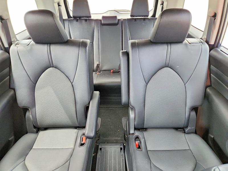 Photo 10 from auction – 2026 TOYOTA GRAND HIGHLANDER with VIN 5TDAAAA54TS043761
