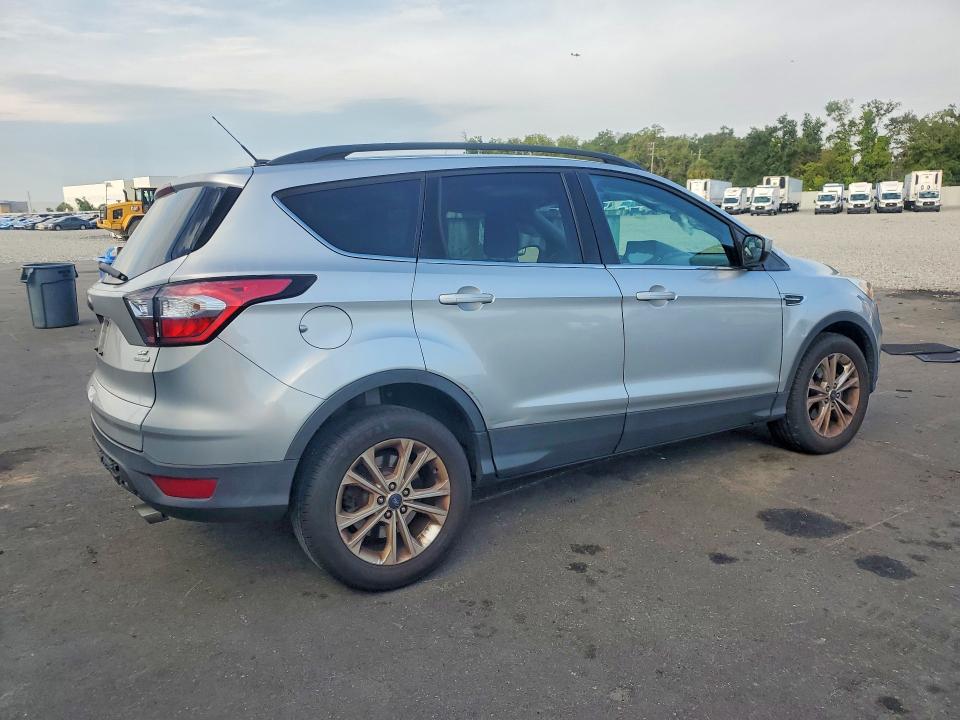 Photo 3 from auction – 2018 FORD ESCAPE with VIN 1FMCU0GD0JUA75183