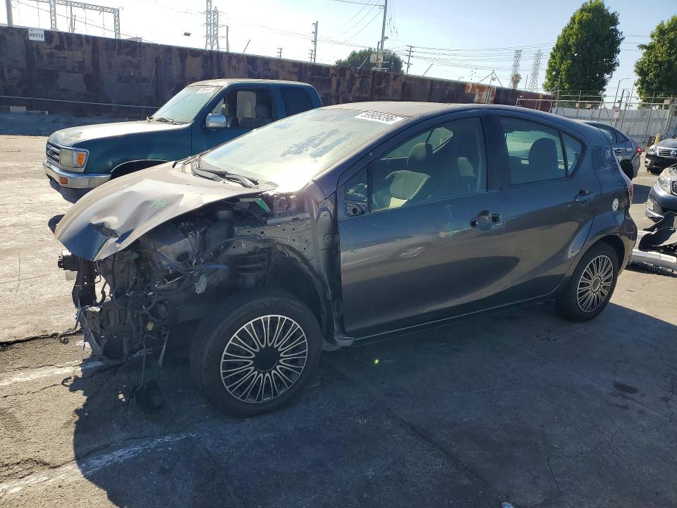 TOYOTA PRIUS C 2016 with VIN JTDKDTB39G1123886 - Photo from auction