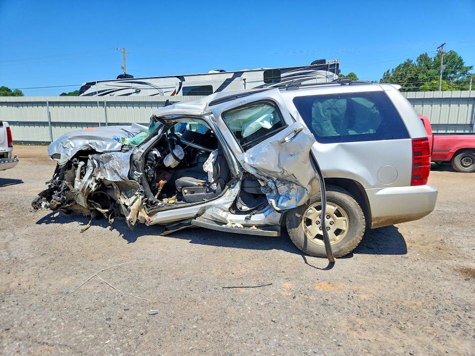 Photo 2 from auction – 2013 CHEVROLET TAHOE with VIN 1GNSCBE01DR299012