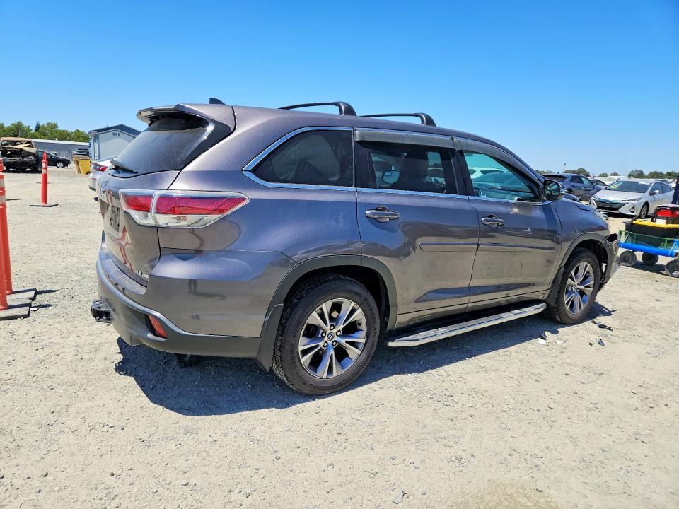 Photo 3 from auction – 2016 TOYOTA HIGHLANDER with VIN 5TDBKRFH5GS227776
