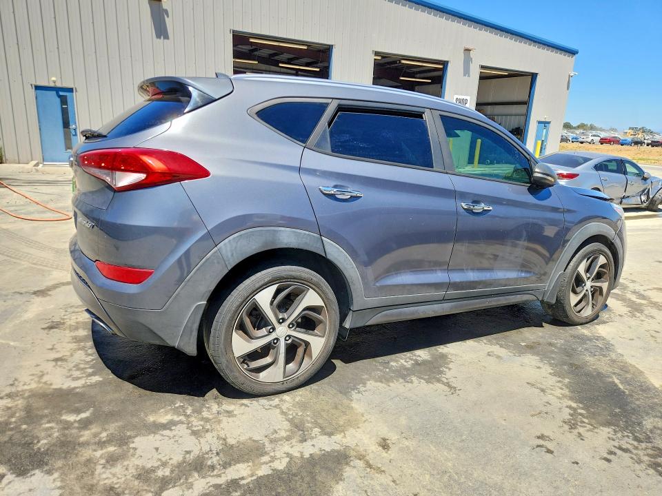 Photo 3 from auction – 2016 HYUNDAI TUCSON with VIN KM8J33A23GU231809