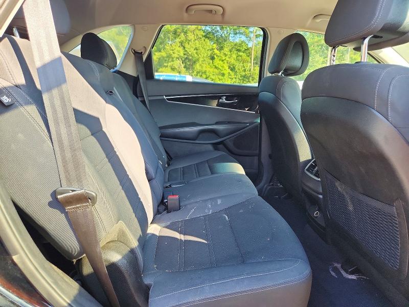 Photo 11 from auction – 2016 KIA SORENTO with VIN 5XYPG4A30GG094685