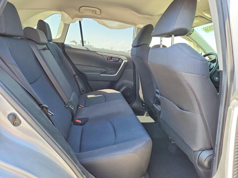 Photo 11 from auction – 2021 TOYOTA RAV4 with VIN JTMF1RFVXMD070098