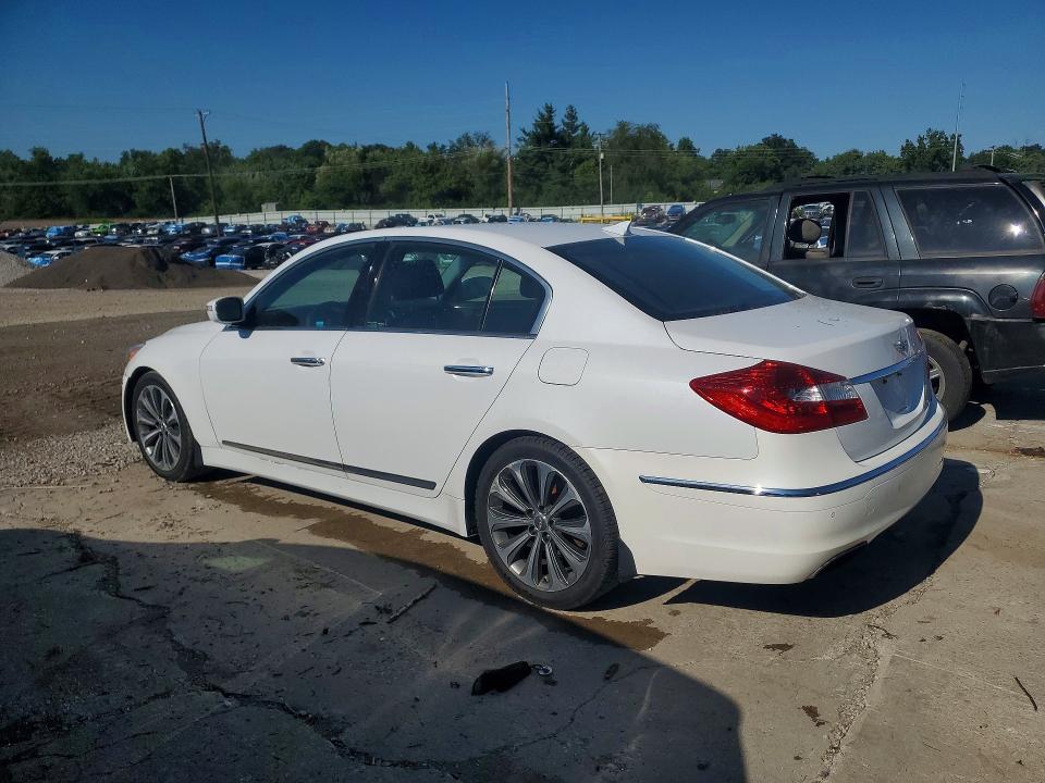 Photo 2 from auction – 2014 HYUNDAI GENESIS with VIN KMHGC4DH2EU261056