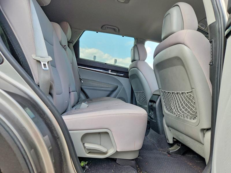 Photo 11 from auction – 2015 KIA SORENTO with VIN 5XYKT4A72FG582477