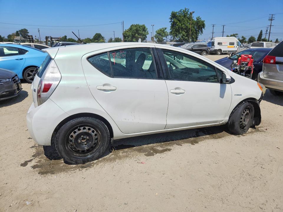 Photo 3 from auction – 2013 TOYOTA PRIUS C with VIN JTDKDTB37D1543223