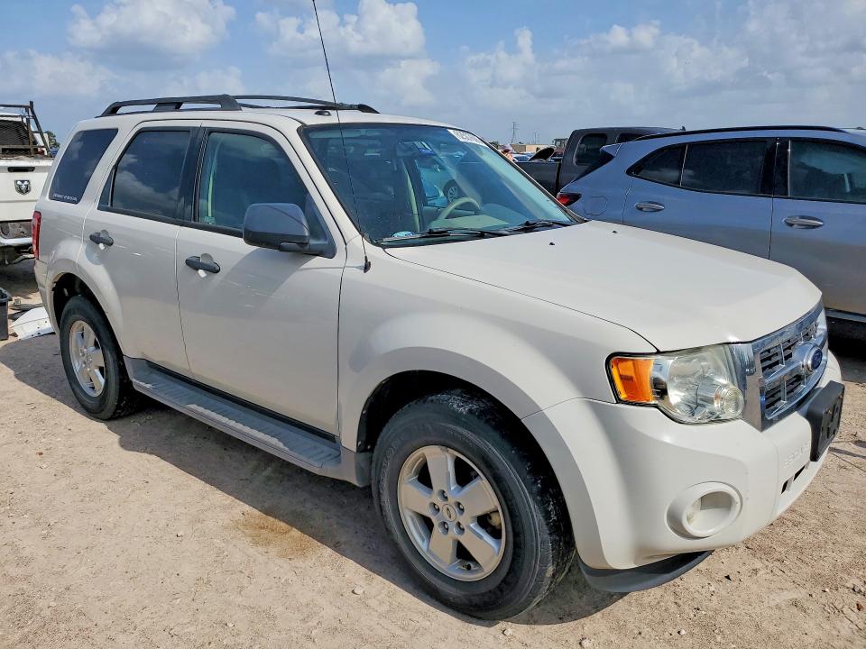 Photo 4 from auction – 2010 FORD ESCAPE with VIN 1FMCU0D79AKB24682