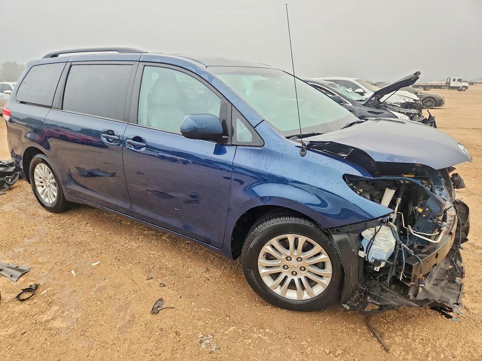 Photo 4 from auction – 2011 TOYOTA SIENNA with VIN 5TDYK3DC2BS005624
