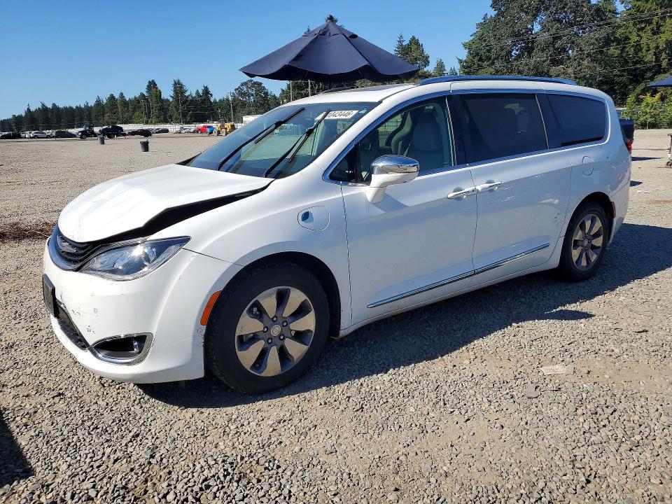 CHRYSLER PACIFICA 2018 with VIN 2C4RC1N75JR359233 - Photo from auction