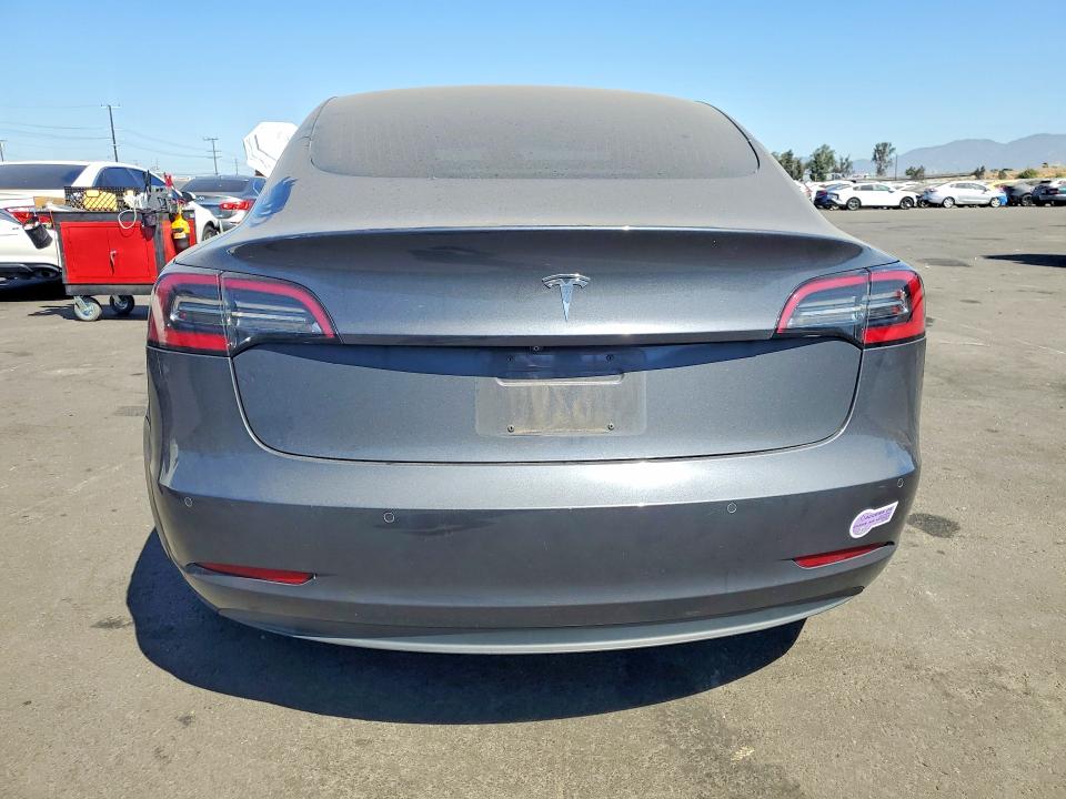 Photo 6 from auction – 2018 TESLA MODEL 3 with VIN 5YJ3E1EA8JF059435